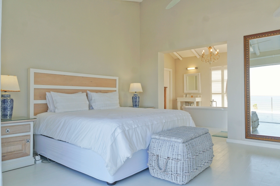 4 Bedroom Property for Sale in Winterstrand Eastern Cape